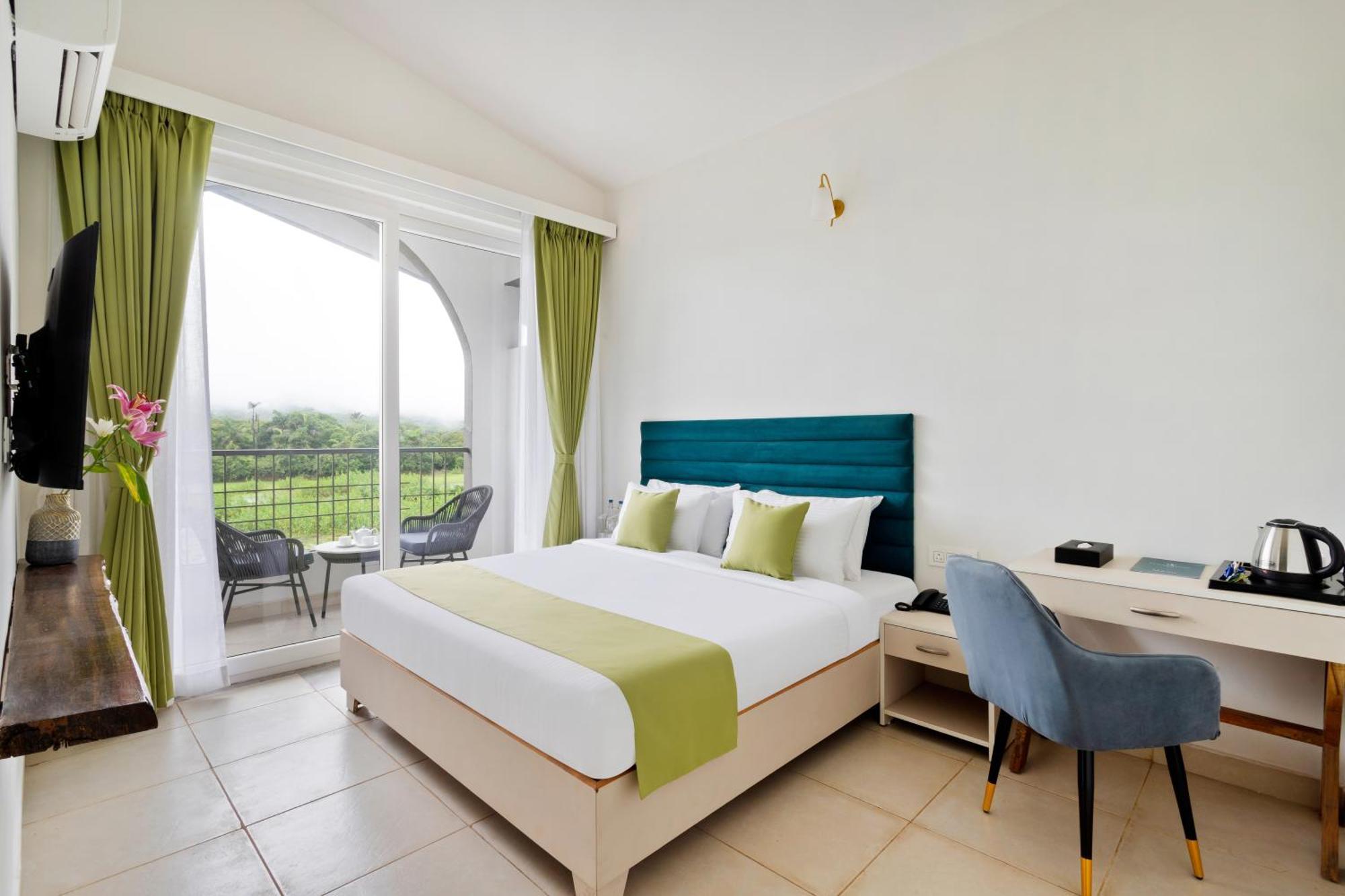 Stone Wood Hotel Amboli Exterior photo