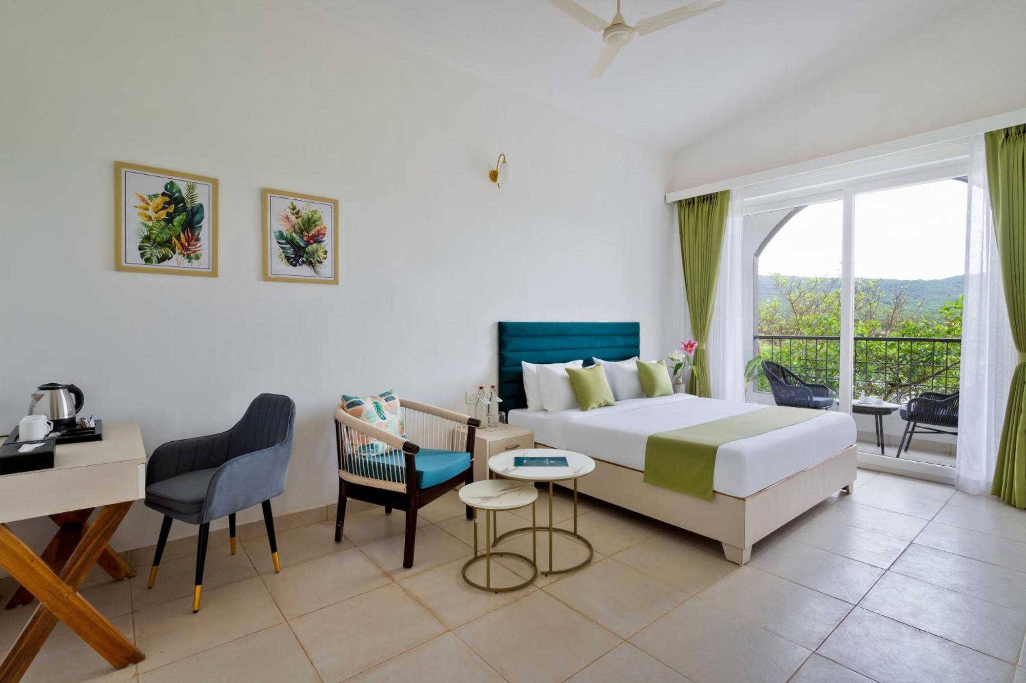 Stone Wood Hotel Amboli Exterior photo