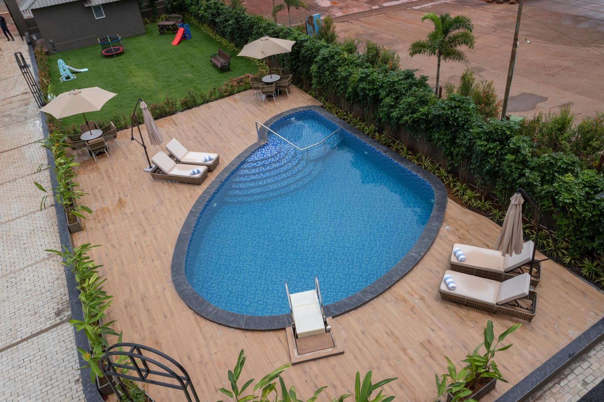 Stone Wood Hotel Amboli Exterior photo