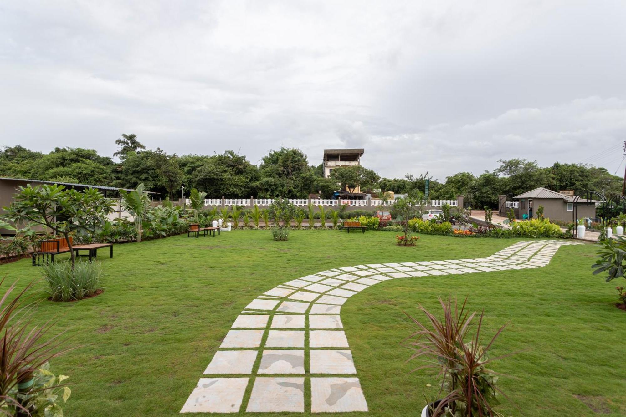 Stone Wood Hotel Amboli Exterior photo