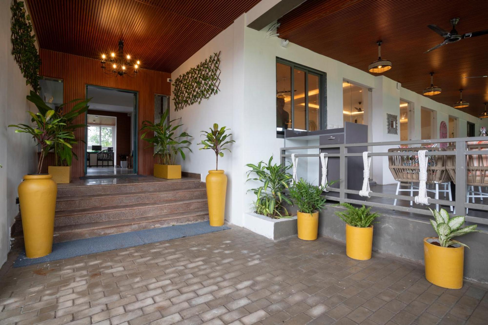 Stone Wood Hotel Amboli Exterior photo